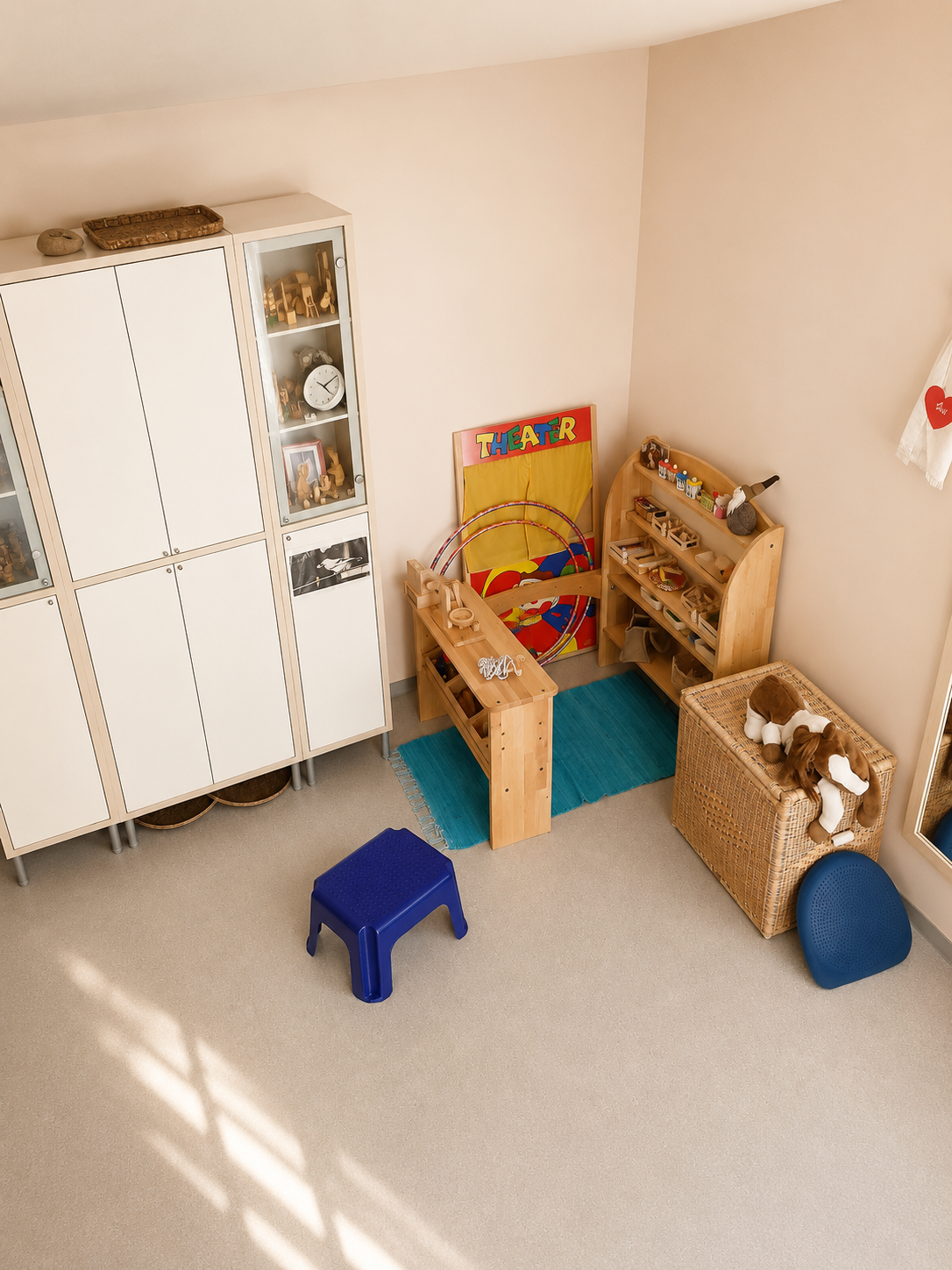Spiel- und Kinderbereich mit Materialien für die Therapie